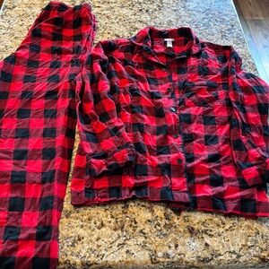Men’s red/black pajamas.